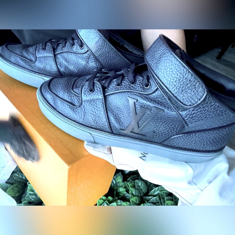 Authentic LOUIS VUITTON Sneakers size US 8 Men’s/ 10 Women’s - Picture 11 of 12